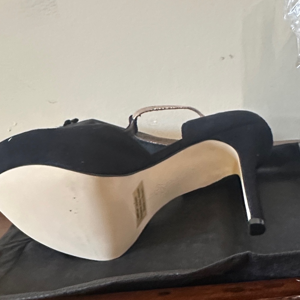 Report Signature Black Suede Heels